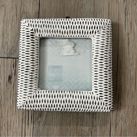 🔥SALE - any 4/$20. Anthropologie Ivory Textured Picture Frame - Picture 1 of 3